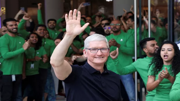 Apple CEO Tim Cook Delhi Saket Apple Store Opening Today