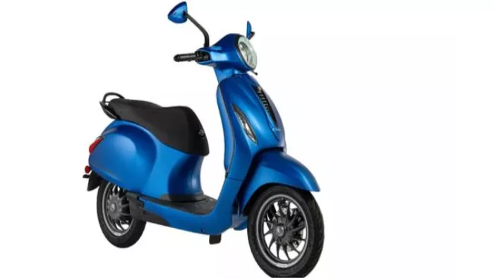 Bajaj Chetak का किफायती वेरिएंट अगले महीने लॉन्च हो सकता है।