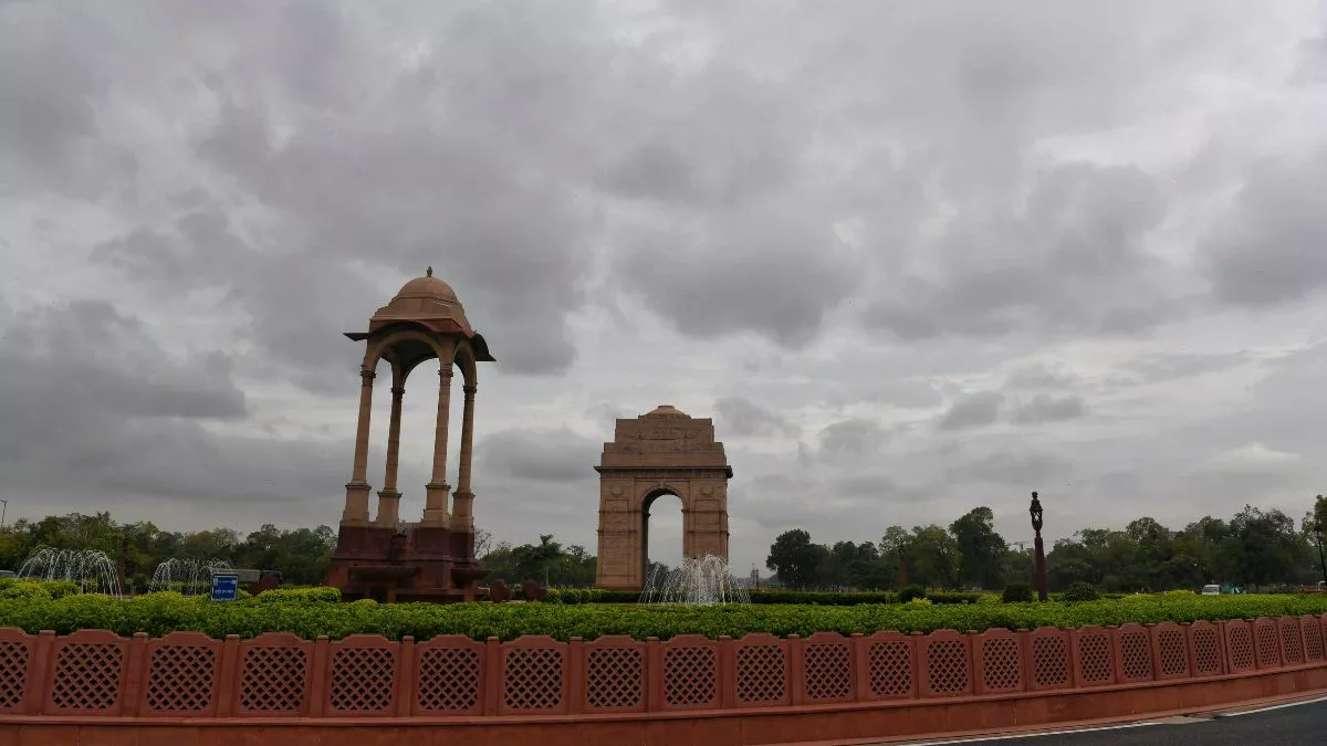 Delhi weather: दिल्ली में अगले हफ्ते बढ़ेगी गर्मी, आज दिनभर छाए रहेंगे बादल; तेज हवाएं चलने की आशंका