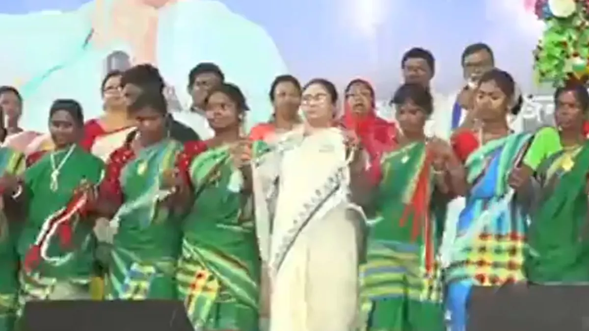 Lok Sabha Election 2024- पश्चिम बंगाल की सीएम ममता बनर्जी ने महिलाओं संग किया डांस, ड्रम भी बजाया, देखें वीडियो