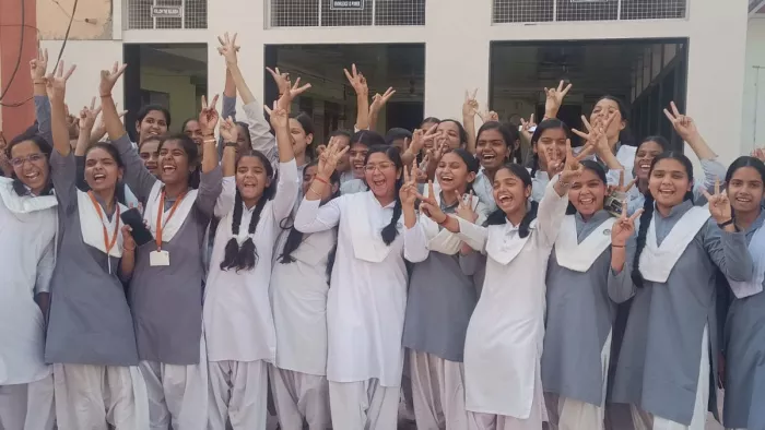 इंटरमीडिएट प्रदेश स्तरीय टॉप टेन सूची में वाराणसी के चार बच्चों ने जगह बनाई है।