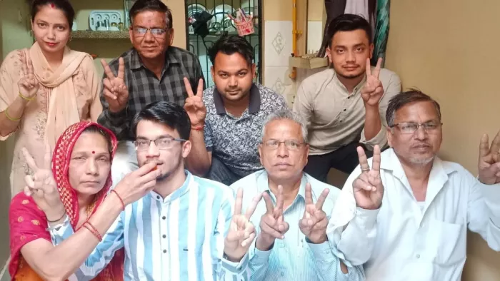 दिल्ली से जूता लाकर संभल में बेचने वाले दुकानदार जगदीश सरन का सपना उनके पुत्र सुदर्शन ने पूरा किया।