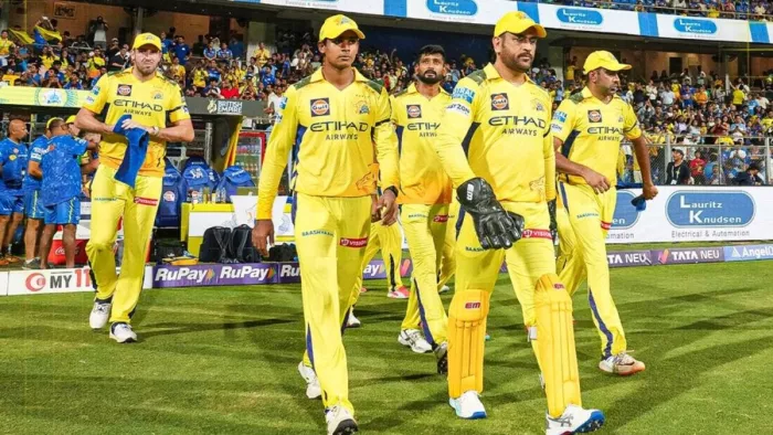 काली पट्टी बांधकर उतरे सीएसके के खिलाड़ी। फोटो- CSK