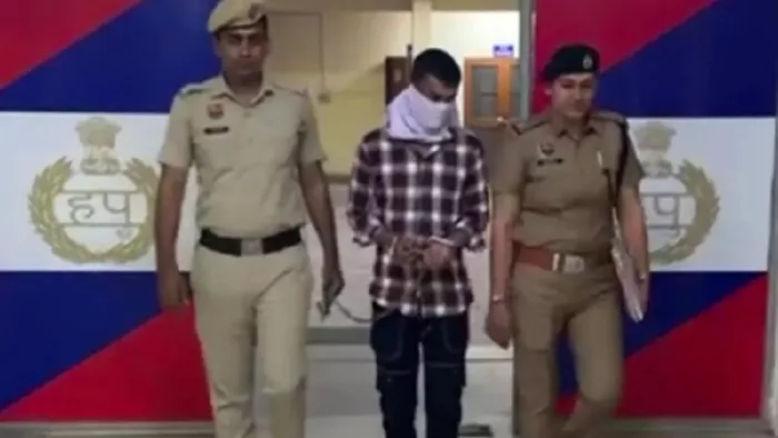 एयर होस्टेस से यौन उत्पीड़न मामले के आरोपी को पुलिस ने गिरफ्तार किया।