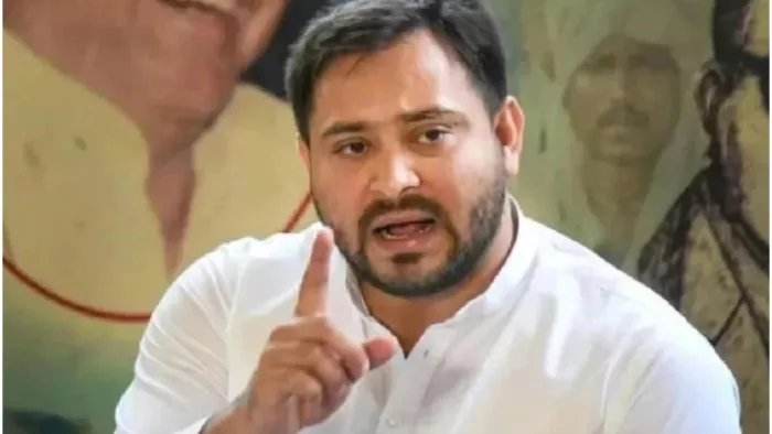 हाजीपुर पहुंचे नेता विपक्ष तेजस्वी यादव। (जागरण)