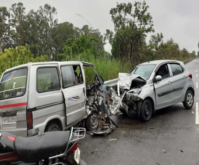 one died half a dozen injured in two cars collision in muzaffarnagar