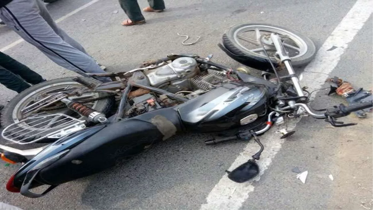 अलीगढ़ में बाइक सवार युवक की ट्रक से टकरा कर मौत