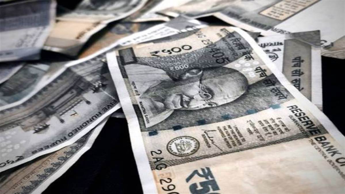 Astro Tips To Earn Money: मां लक्ष्मी की कृपा पाने के लिए रोज करें ये काम