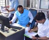 उप मुख्यमंत्री ने मेडिकल सप्लाई कार्पोरेशन के गोदाम का किया औचक निरीक्षण।