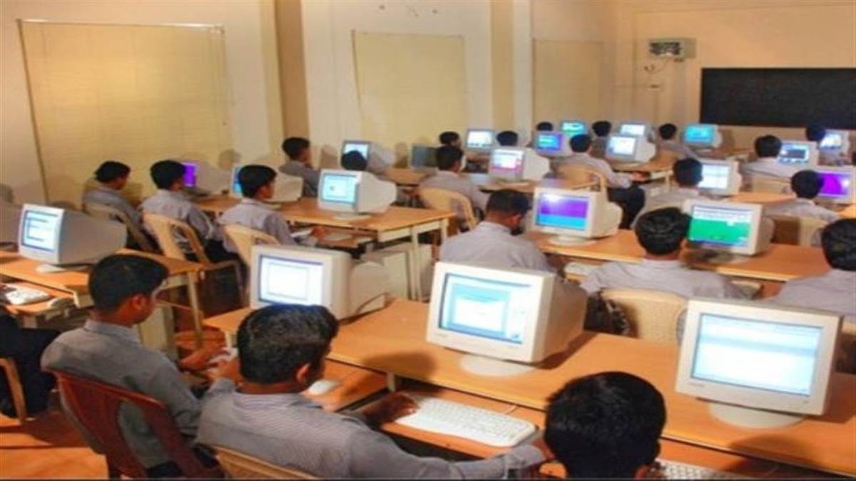 चंडीगढ़ के सरकारी स्कूलों में 54 कंप्यूटर टीचर्स को दोबारा नौकरी पर रखा गया है। फाइल फोटो