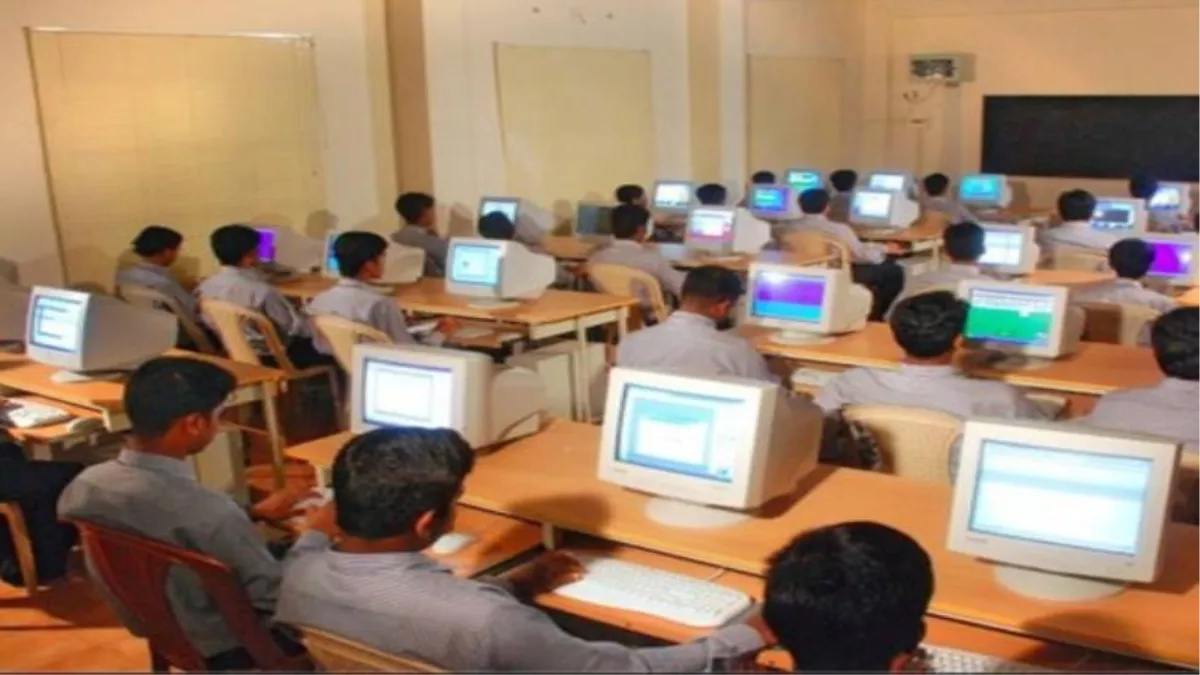 चंडीगढ़ में कंप्यूटर टीचर्स की बेकद्री, 17 महीने के बाद फिर मिली नौकरी पर ज्वाइनिंग के लिए भटक रहे इधर उधर