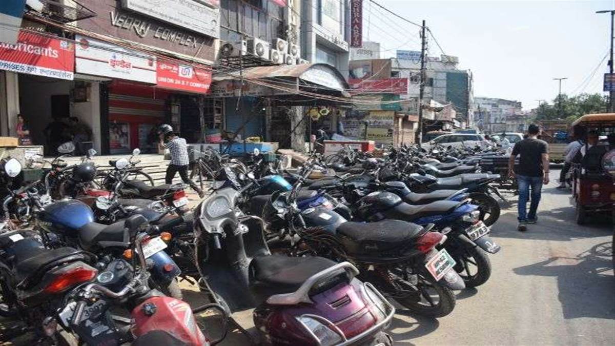 लखनऊ के नगर आयुक्त का सभी जोनल अधिकारियों को आदेश, अवैध पार्किंग के संचालन पर दर्ज होगा मुकदमा - Municipal Commissioner orders illegal parking is found running in lucknow then ...