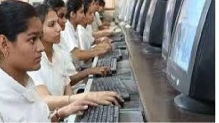 कंप्यूटर शिक्षा से कोसों दूर हैं रजौली इंटर विद्यालय के छात्र-छात्राएं