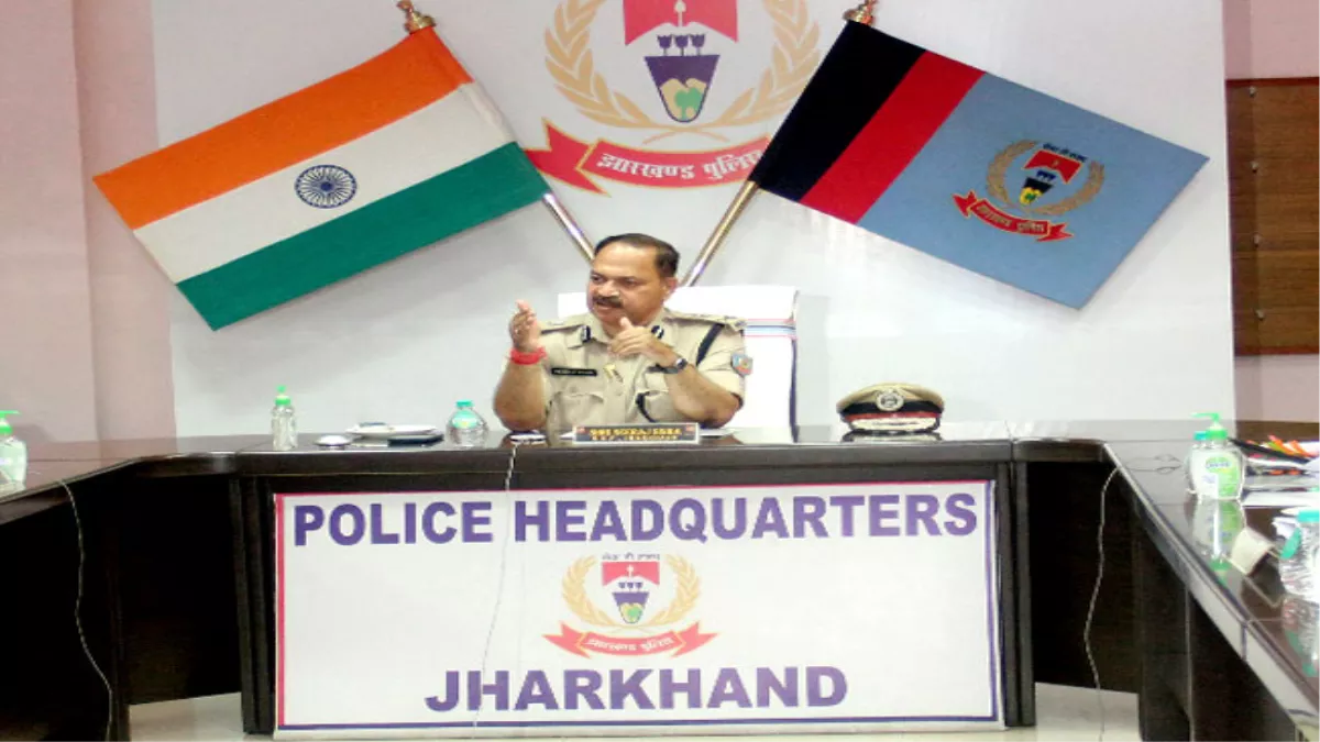 Jharkhand News: झारखंड के डीजीपी नीरज सिन्‍हा ने कहा, काले धंधे वालों की खैर नहीं; पुलिसवालों को सख्‍त चेतावनी