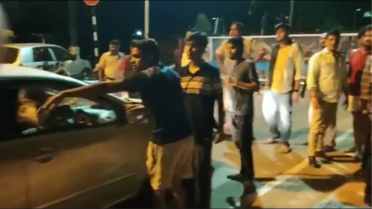 पीयू चंडीगढ़ में शराबी का हंगामा, नशे में धुत्त युवक ने सिक्योरिटी गार्ड से की हाथापाई, बुलानी पड़ी पुलिस