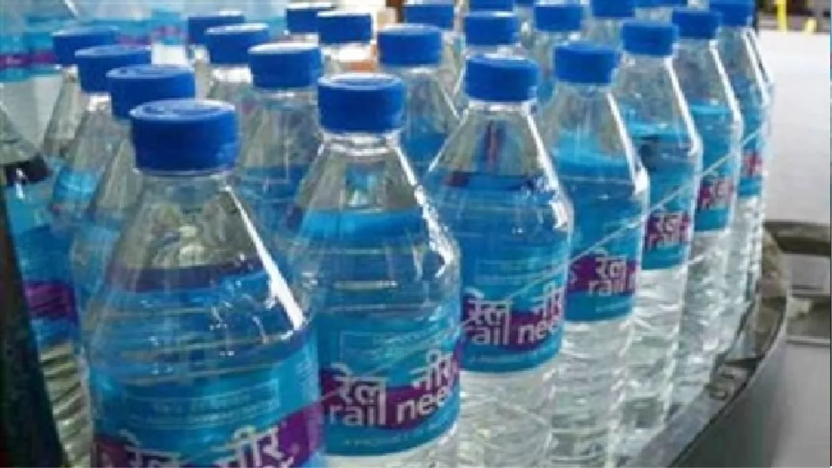 गर्मी की मार: मुरादाबाद रेलवे स्‍टेशन पर 24  घंटे में करीब 15 हजार बोतल पानी पी जा रहे यात्री, आपूर्ति भी हो रही मुश्किल