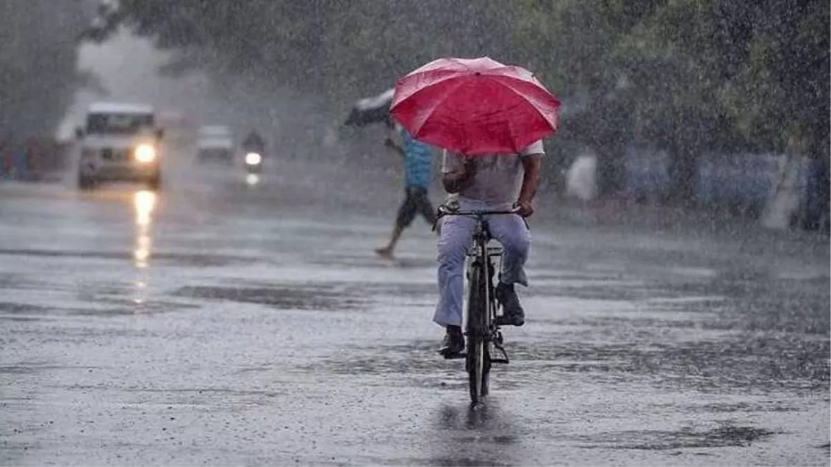 Delhi-NCR Weather Update: दिल्ली में बदला मौसम का मिजाज, शनिवार को आंधी के साथ बारिश होने के आसार