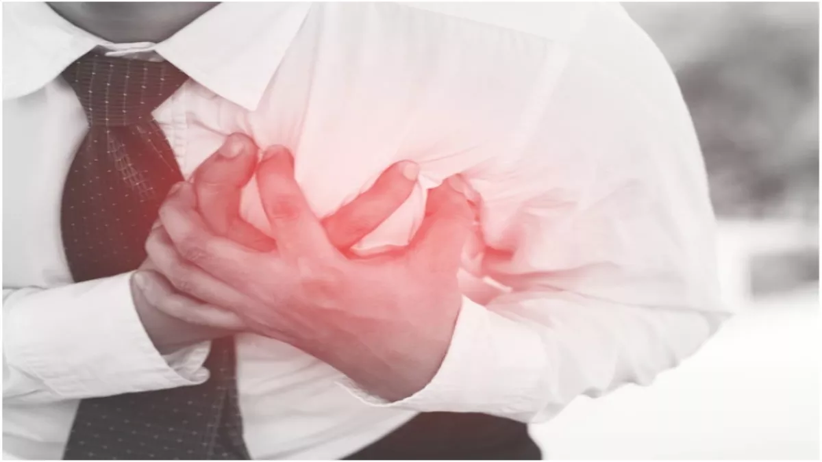 Silent Heart Attack Signs: ये 4 लक्षण हो सकते हैं दिल के दौरे के शुरुआती संकेत, रहें सतर्क