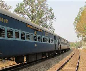 रेलवे ने मरम्‍मती काम के कारण ट्रेन कैंसिल की हैं। (Pti)