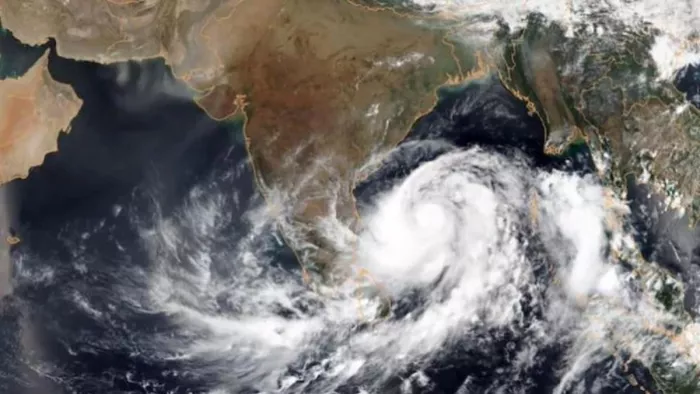 Uttarakhand Weather Update: मौसम विभाग की ओर से बंगाल की खाड़ी में चक्रवाती तूफान का पूर्वानुमान जारी किया गया है।