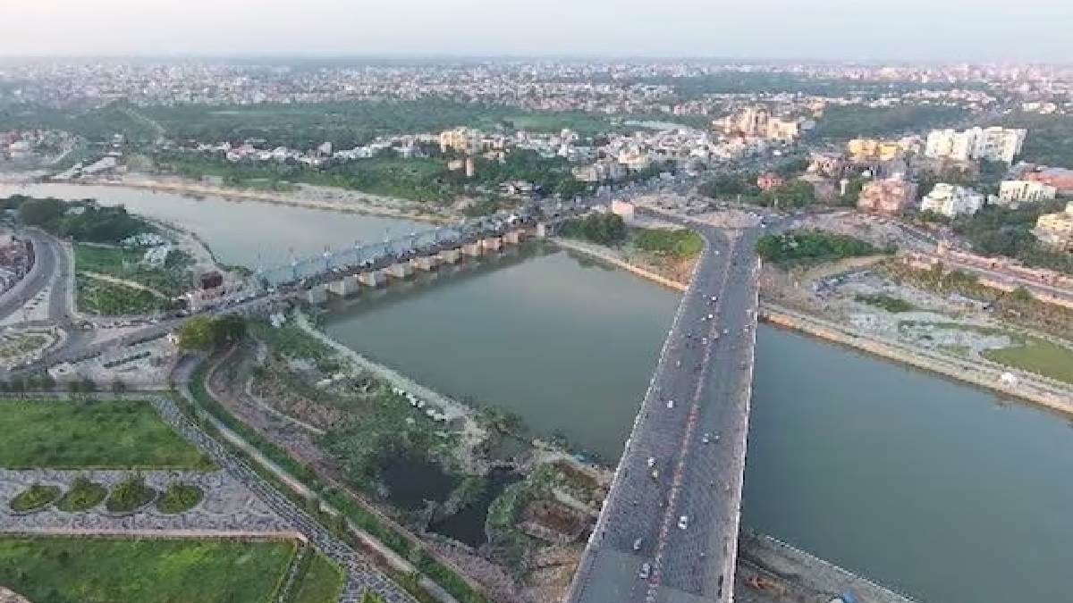 water decreased by one and half feet in gomti river and not getting enough for drinking water supply chances of water crisis