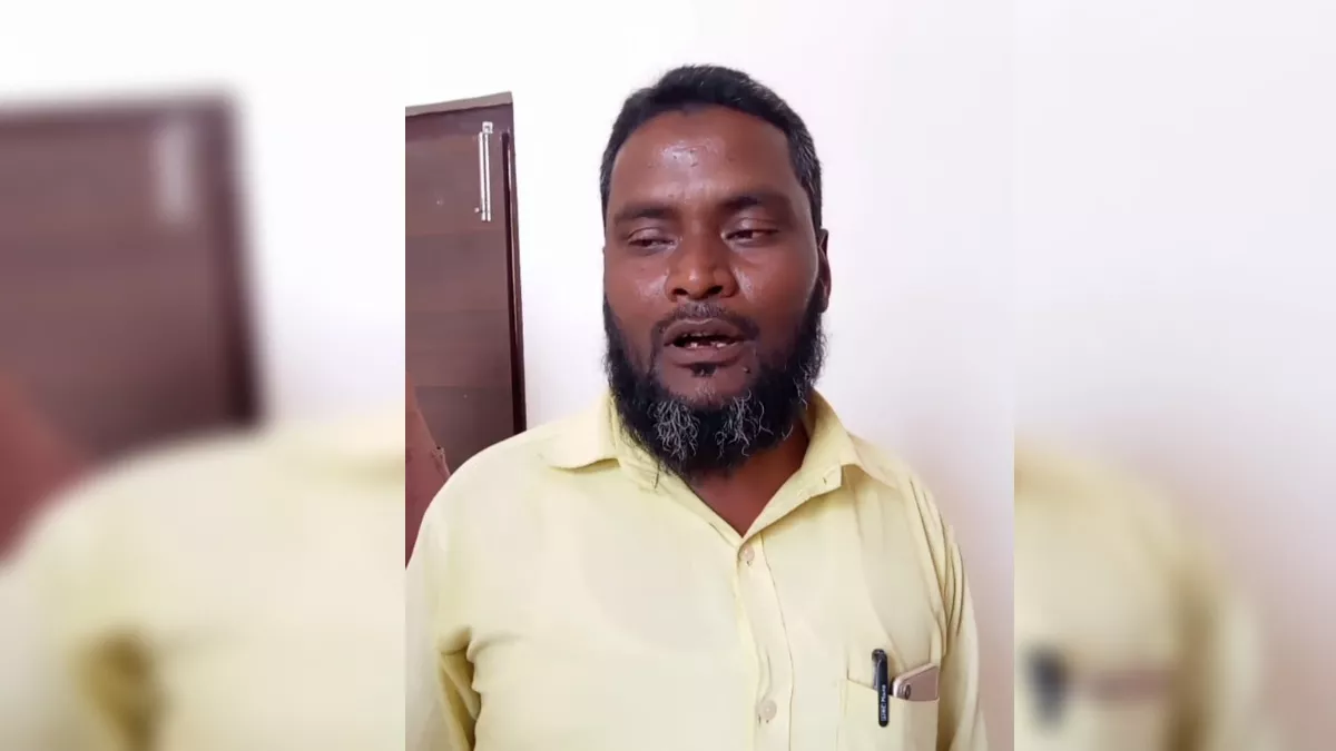 Jamtara: आपस में भिड़े भाजपा कार्यकर्ता, अल्पसंख्यक मोर्चा जिलाध्यक्ष को पीटा, दाड़ी पकड़कर घसीटने का आरोप