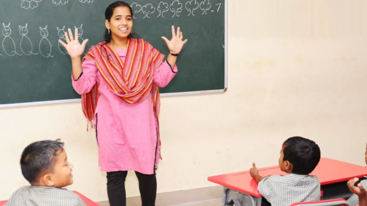 Bihar: स्कूली शिक्षकों की नियुक्ति के लिए अनिवार्य योग्यता तय, शिक्षा विभाग ने जारी की अधिसूचना - Mandatory qualification fixed for appointment of school teachers