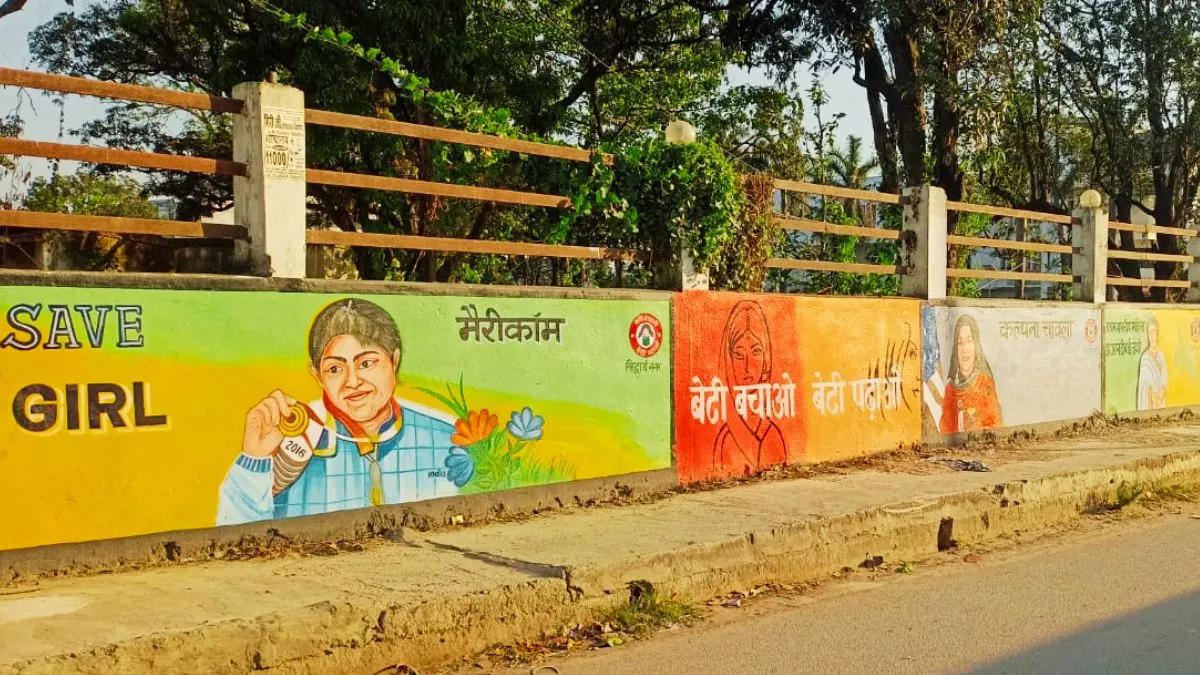 Siddharthnagar News: आधी आबादी को सुनहरा ख्वाब दिखा रहीं ये दीवारें, 50 से अधिक महिलाओं की बनाई गई है पेटिंग
