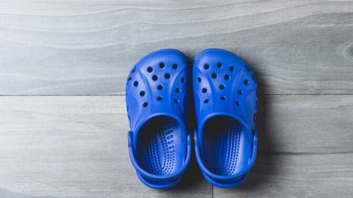 best clogs for men that are new trendy simple stylish open toe design for comfort