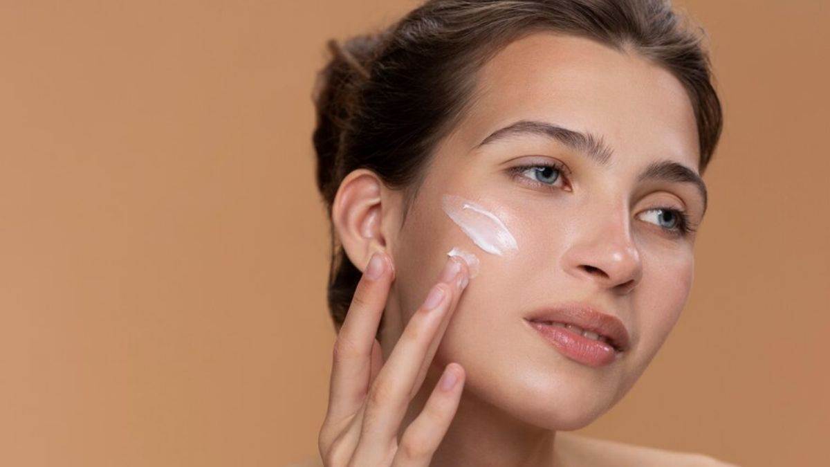 चेहरे का निखार बढ़ाएंगी ये Face Cream, मिलेगा नैचुरल ग्लो, ट्राई करने के लिए यहां देखें लिस्ट