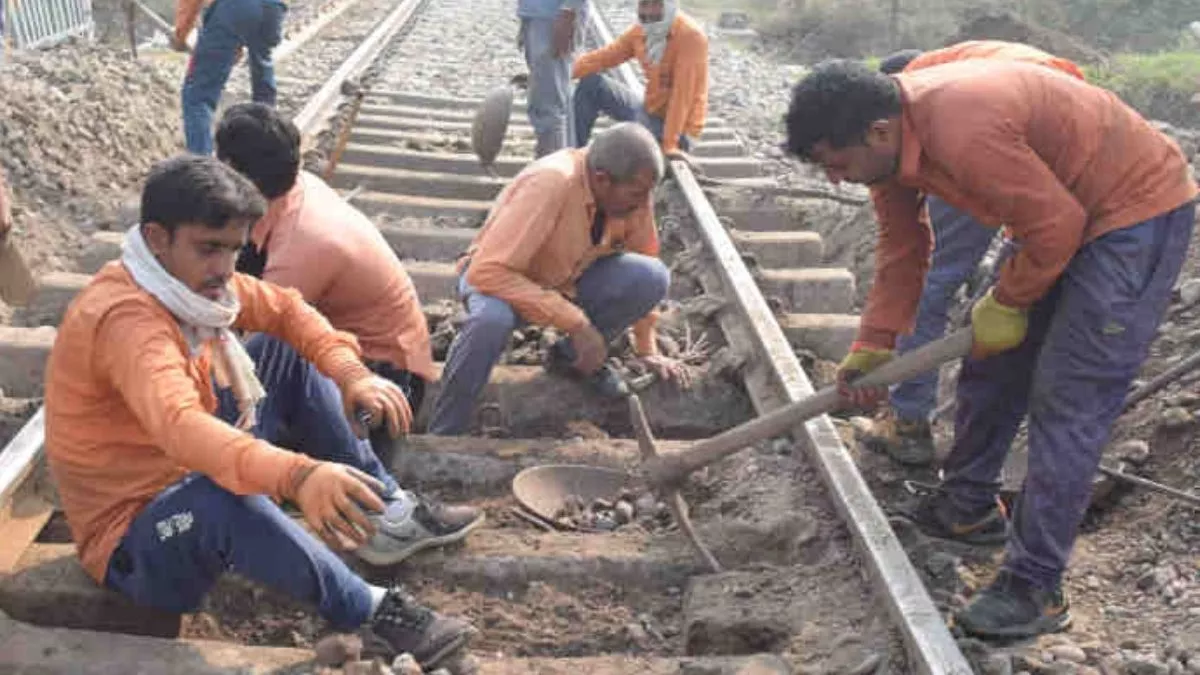 पटरी का रख-रखाव करने वाले कर्मियों को दी जाए इंसुलेटेड पानी की बोतल, रेलवे बोर्ड ने सभी जोन को लिखा पत्र