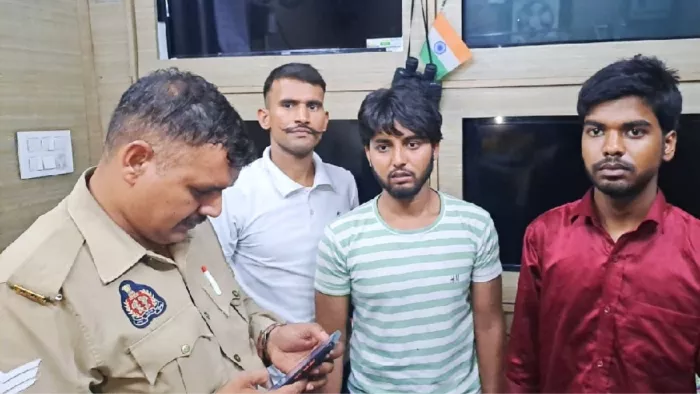 Mathura News: बांकेबिहारी मंदिर में हत्थे चढ़े मुस्लिम युवक
