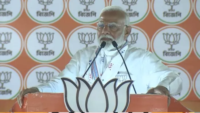 कांग्रेस और टीएमसी डूबता जहाज : PM Modi। फोटोः @BJPLive