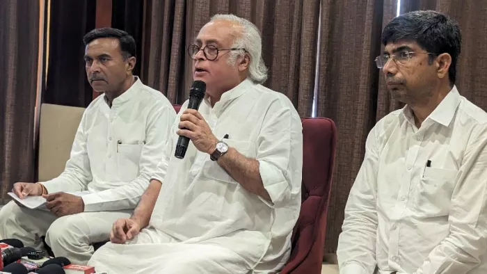 Haryana News: पूर्व केंद्रीय मंत्री और कांग्रेसी नेता जयराम रमेश प्रेस कांफ्रेस में जानकारी देते हुए। जागरण।