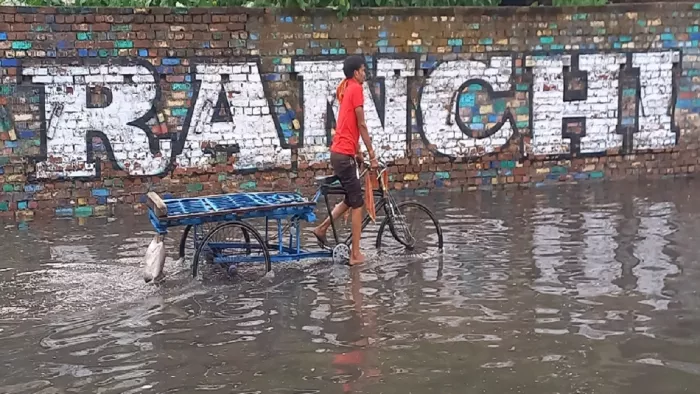 रांची में रविवार को हुई तेज बारिश के बाद का नजारा।