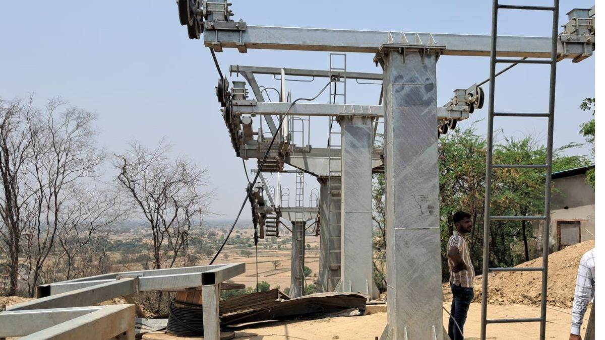 https://www.jagranimages.com/images/newimg/20052024/20_05_2024-ropeway_for_barsana_temple_23721318.jpg