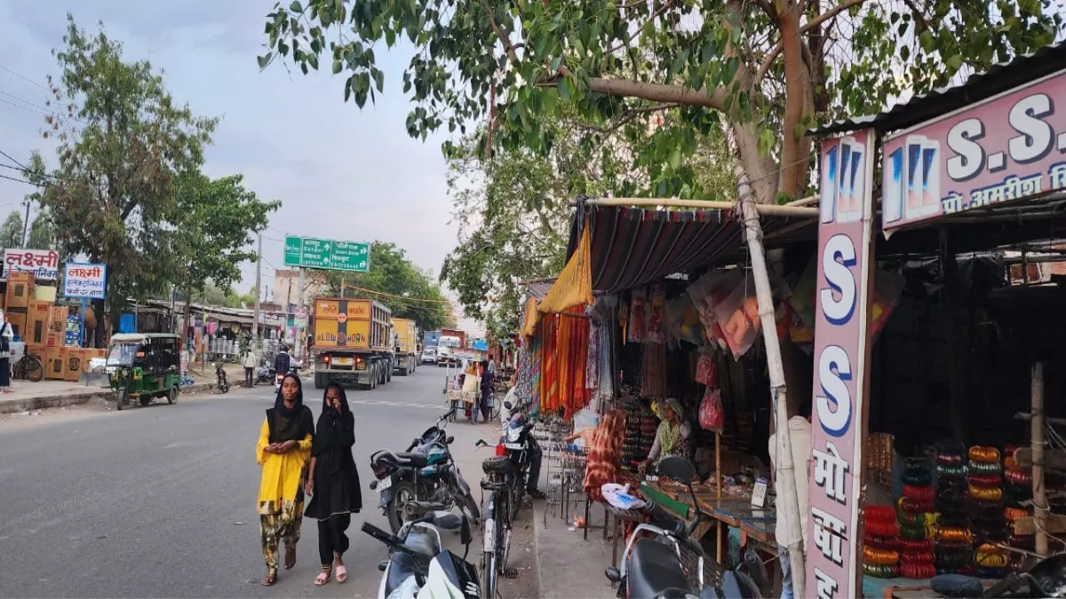 Banda News: साप्ताहिक बंदी का नियम बेअसर, व्यापारियों और मजदूरों के स्वास्थ्य पर पड़ रहा है असर