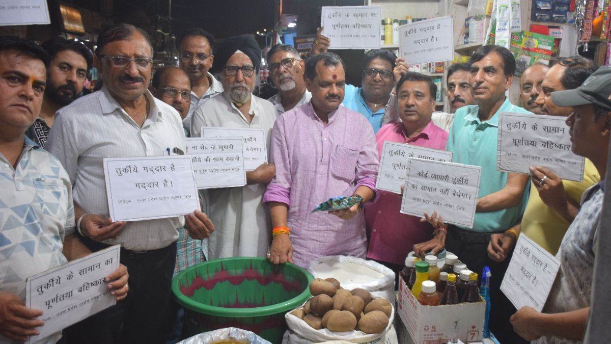 https://www.jagranimages.com/images/newimg/20052025/20_05_2025-bareilly_market_businessman_23941931.jpg
