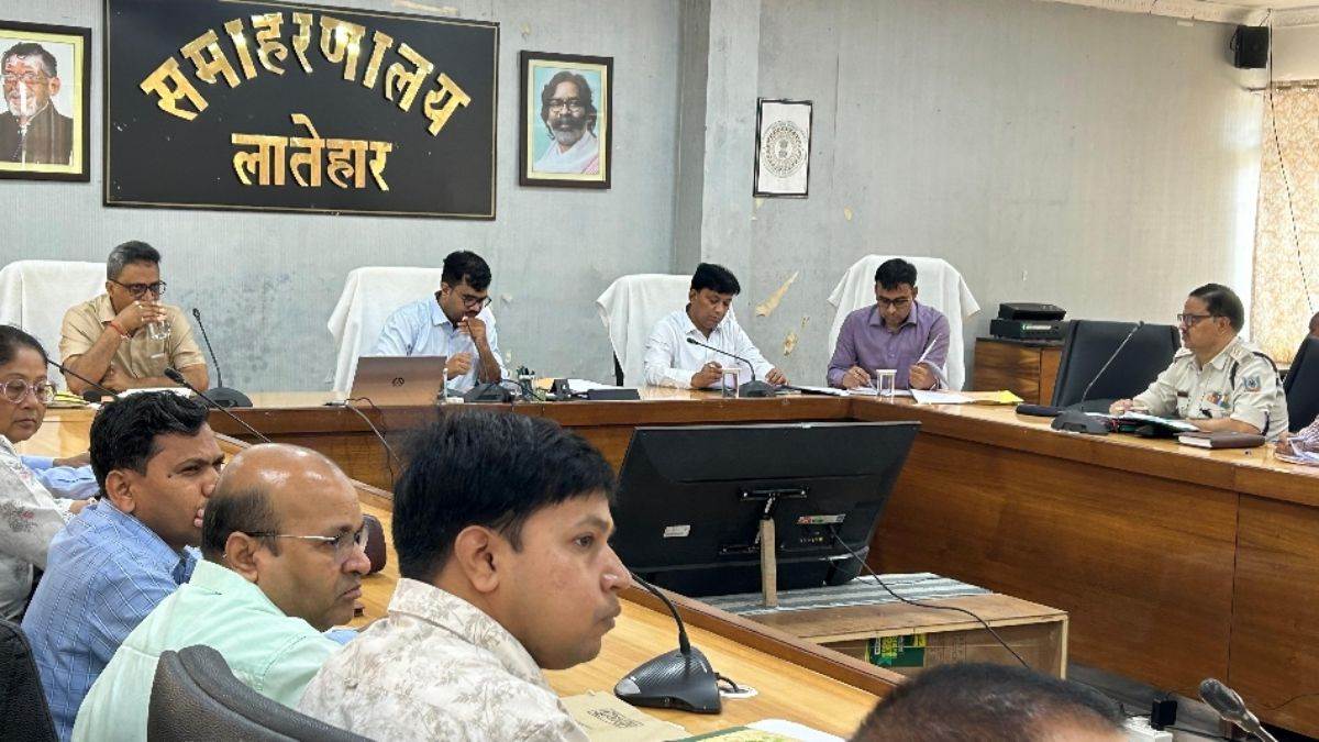 https://www.jagranimages.com/images/newimg/20052025/20_05_2025-latehar_news_3_23942157.jpg