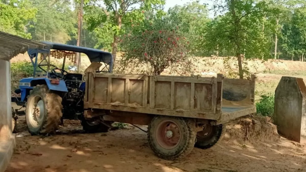 Odisha News: तालाब से मिट्टी निकालने के दौरान दर्दनाक हादसा, पेड़ के नीचे सोए जेसीबी चालक पर चढ़ा ट्रैक्टर