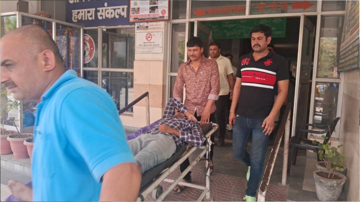 ncr sonipat kmp expressway car thieves jump from bridge to evade police and injured