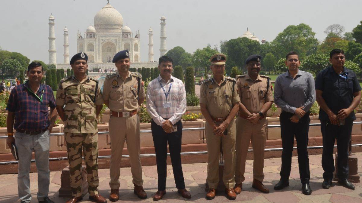 https://www.jagranimages.com/images/newimg/20052025/20_05_2025-taj_mahal_team_23941796.jpg