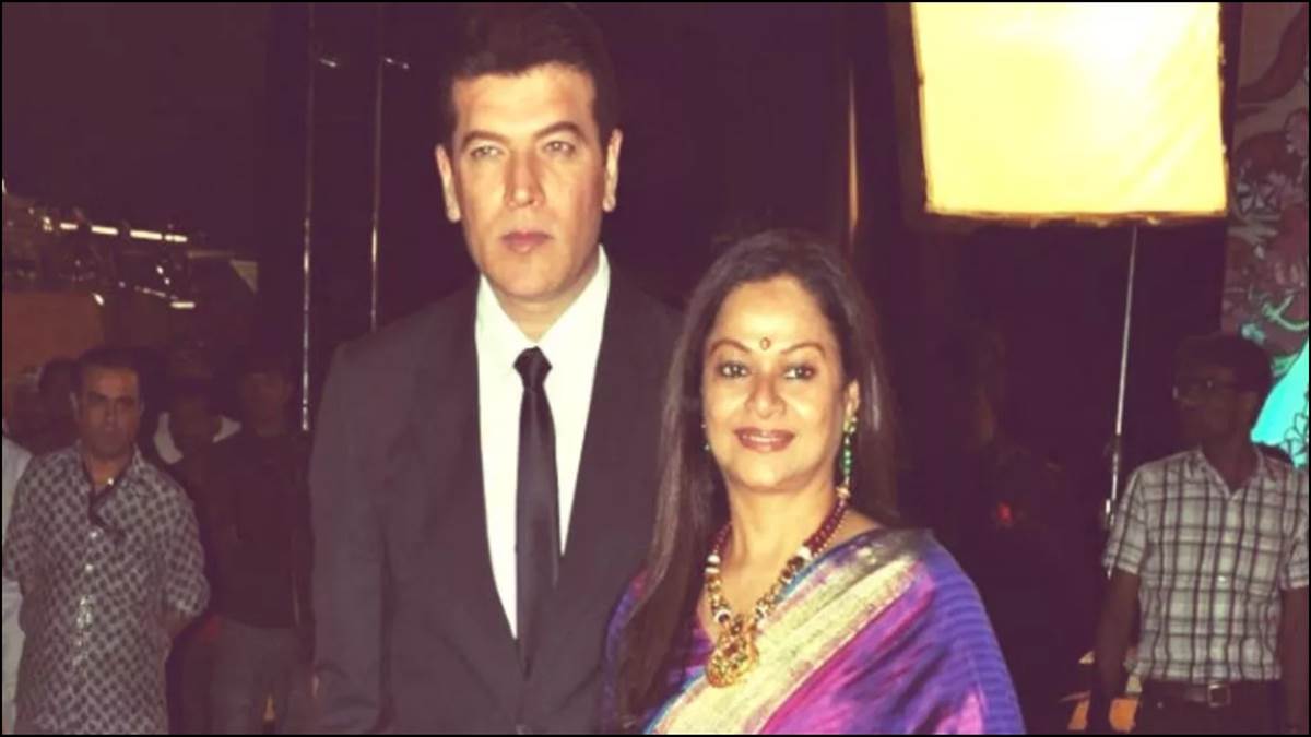 https://www.jagranimages.com/images/newimg/20052025/20_05_2025-zarina_wahab_and_aditya_pancholi_love_story_23941851.jpg