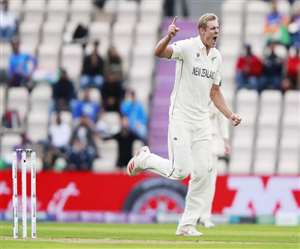 न्यूजीलैंड के तेज गेंदबाज काइल जैमीसन (एपी फोटो)