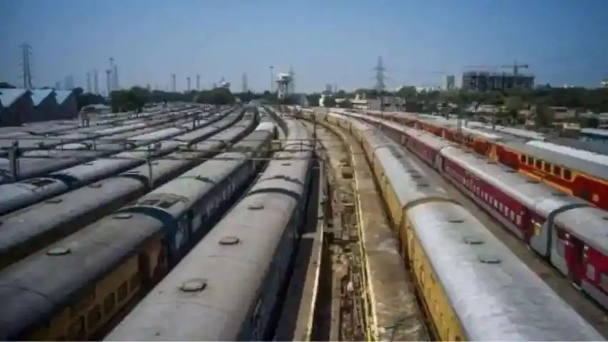 Agnipath Protest के कारण आज रद रहेगी बाघ एक्सप्रेस, देखें निरस्त ट्रेनों की लिस्ट