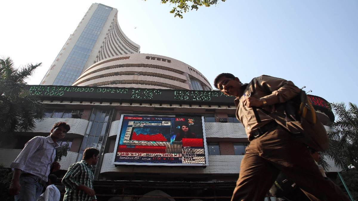 Sensex jumps 237.42 points to end at 51,597.84; Nifty up 56.65 points to 15,350.15 (PC: PTI)