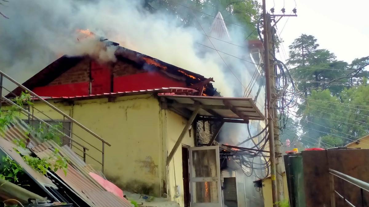 himachal pradesh news shimla us club electricity board office caught fire