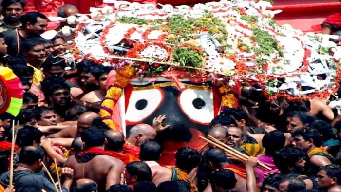 ओडिशा के पुरी में रथयात्रा को लेकर सुबह से ही उत्सव माहौल।