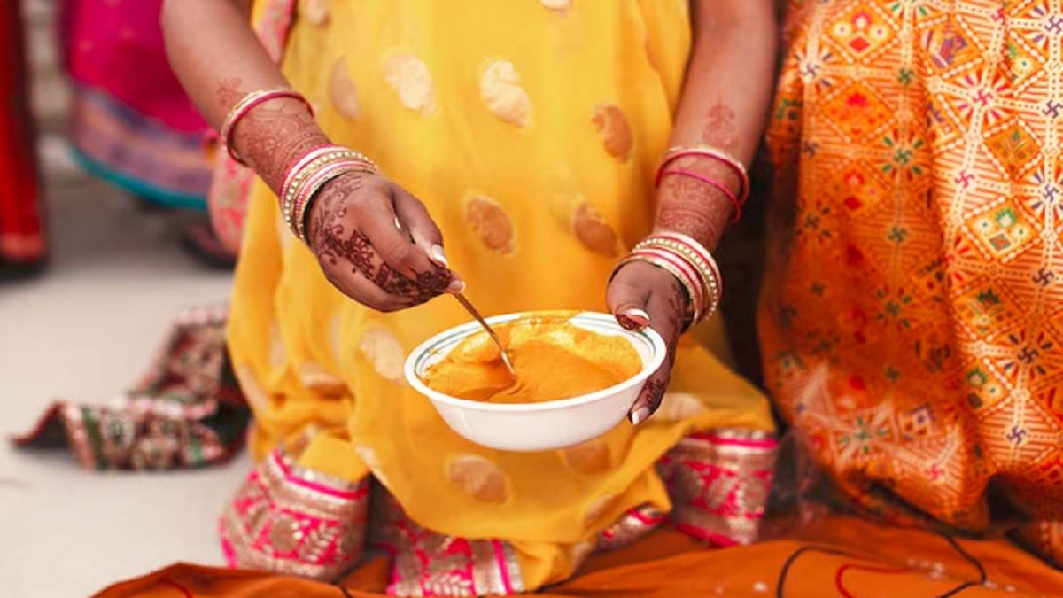 https://www.jagranimages.com/images/newimg/20062023/20_06_2023-haldi_ki_rasam_23446724_143857568.jpg