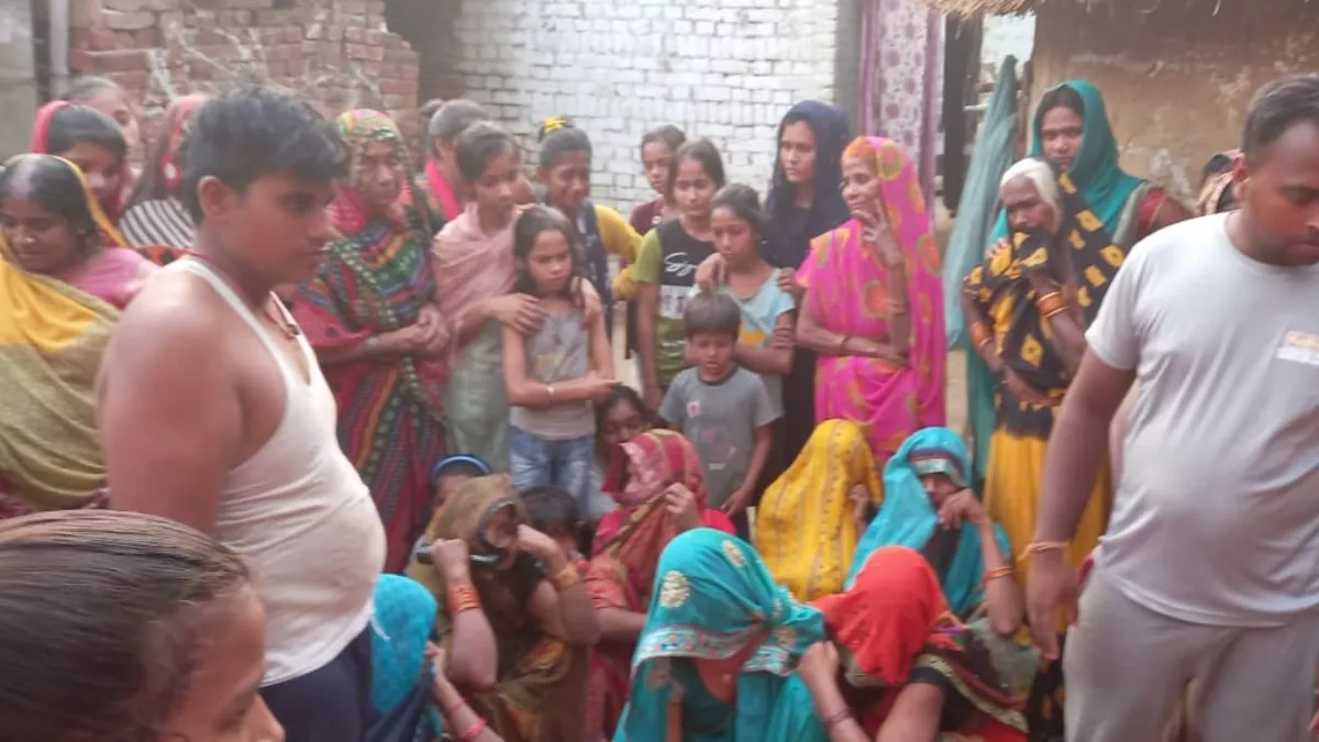 Siwan News सड़क पर रखा बालू लील गया जिंदगी फिसलने के बाद युवक को वाहन ने  रौंदा; तीन महीने पहले हुई थी शादी - Young man crushed by the vehicle after  slipping